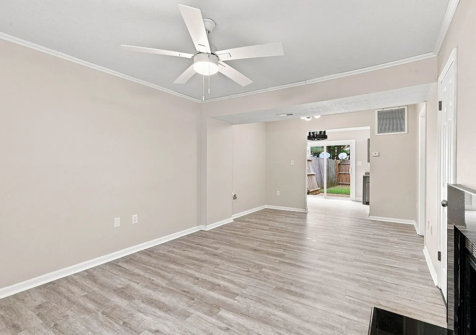 3 bed, 1.5 bath, 1150 sqft, $1,600 — Photo 1