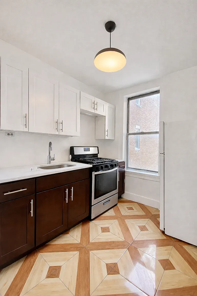 666 Hancock Street — Photo 2