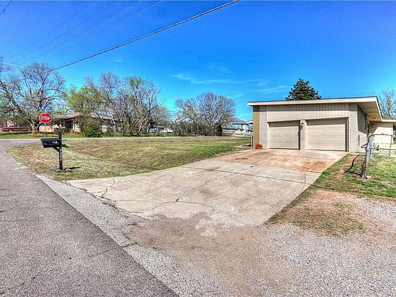 3rd image of 3200 NE 30th St