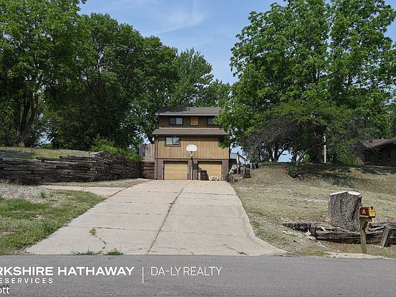 2nd image of 111 Canyon Dr