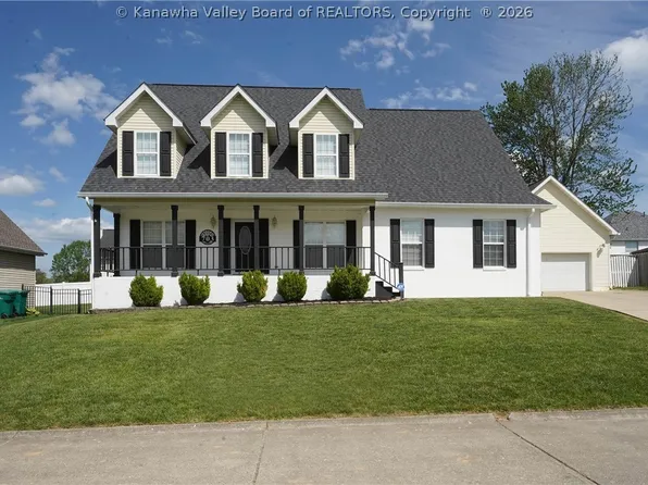 703 Charlie St, Hurricane, WV 25526