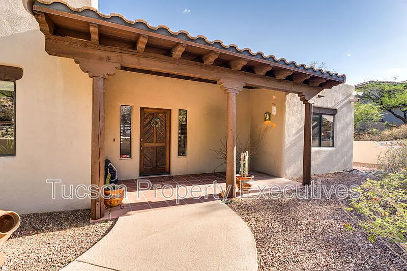 3901 N Vista De La Cima