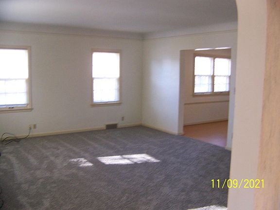 4th image of 3818 Dewey Ave
