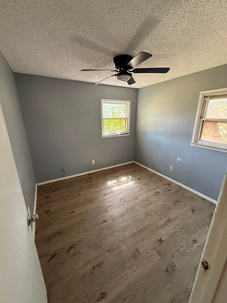 3 bed, 816 sqft, $695 — Photo 2