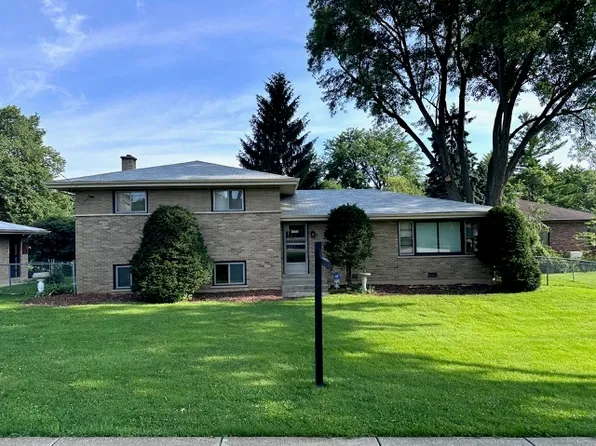 1030 W Kenilworth Ave, Palatine, IL 60067