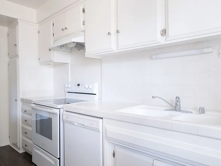 346 S Los Robles Ave #1 — Photo 4