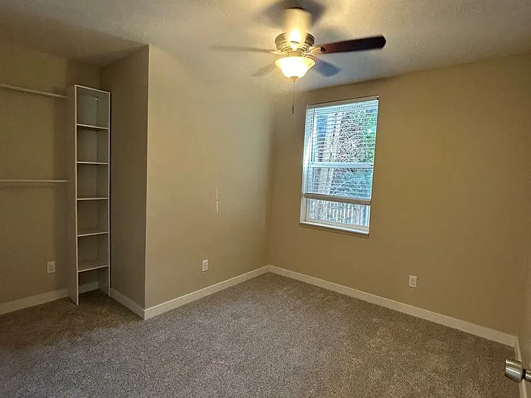 121 NW 21st St #8 — Photo 7
