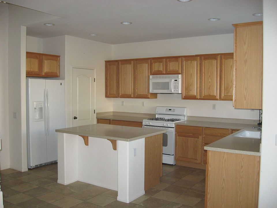 2nd image of 3469 Whieldon Dr