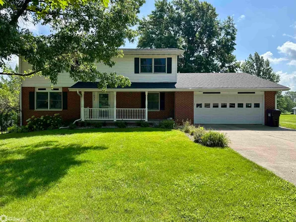 1032 N 6th St, Chariton, IA 50049