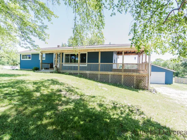 3012 Fallasburg Park Dr NE, Lowell, MI 49331