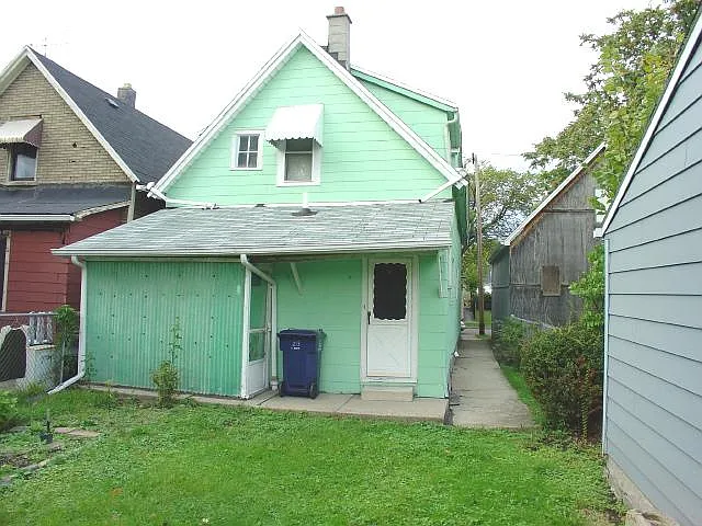 213 Grote St — Photo 2