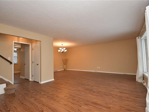 4th image of 1890 Bromton Dr