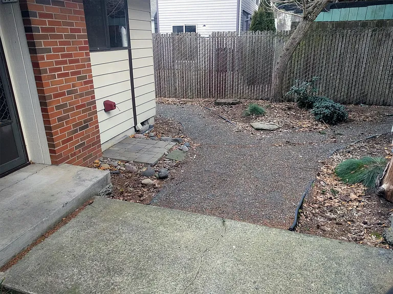 409 SE 88th Ave — Photo 15