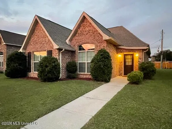 509 Palm Breeze Dr, Ocean Springs, MS 39564