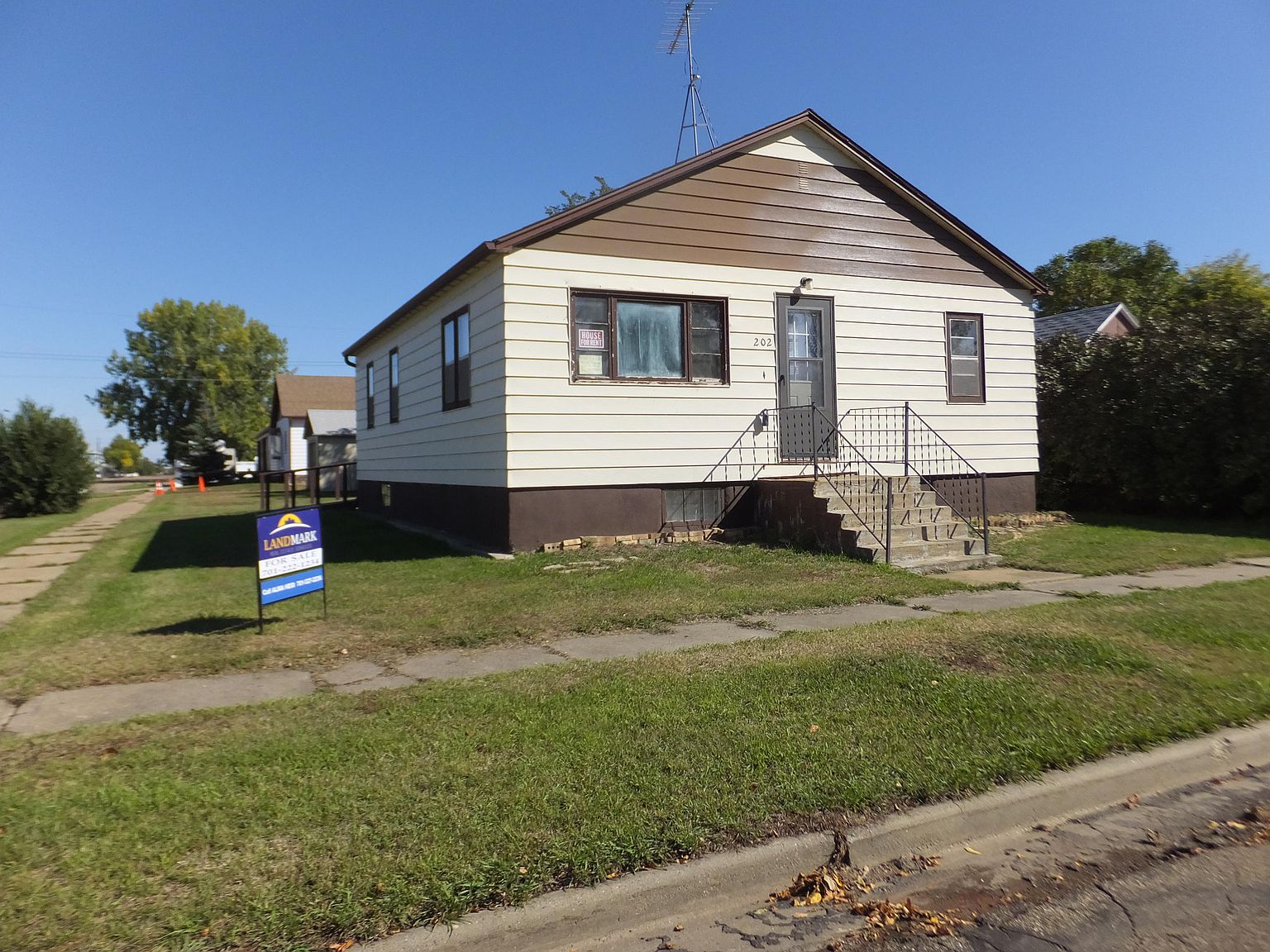 202 S 3rd St, Glen Ullin, ND 58631 Zillow