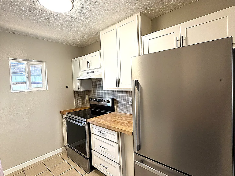 2105 Coach Dr — Photo 9