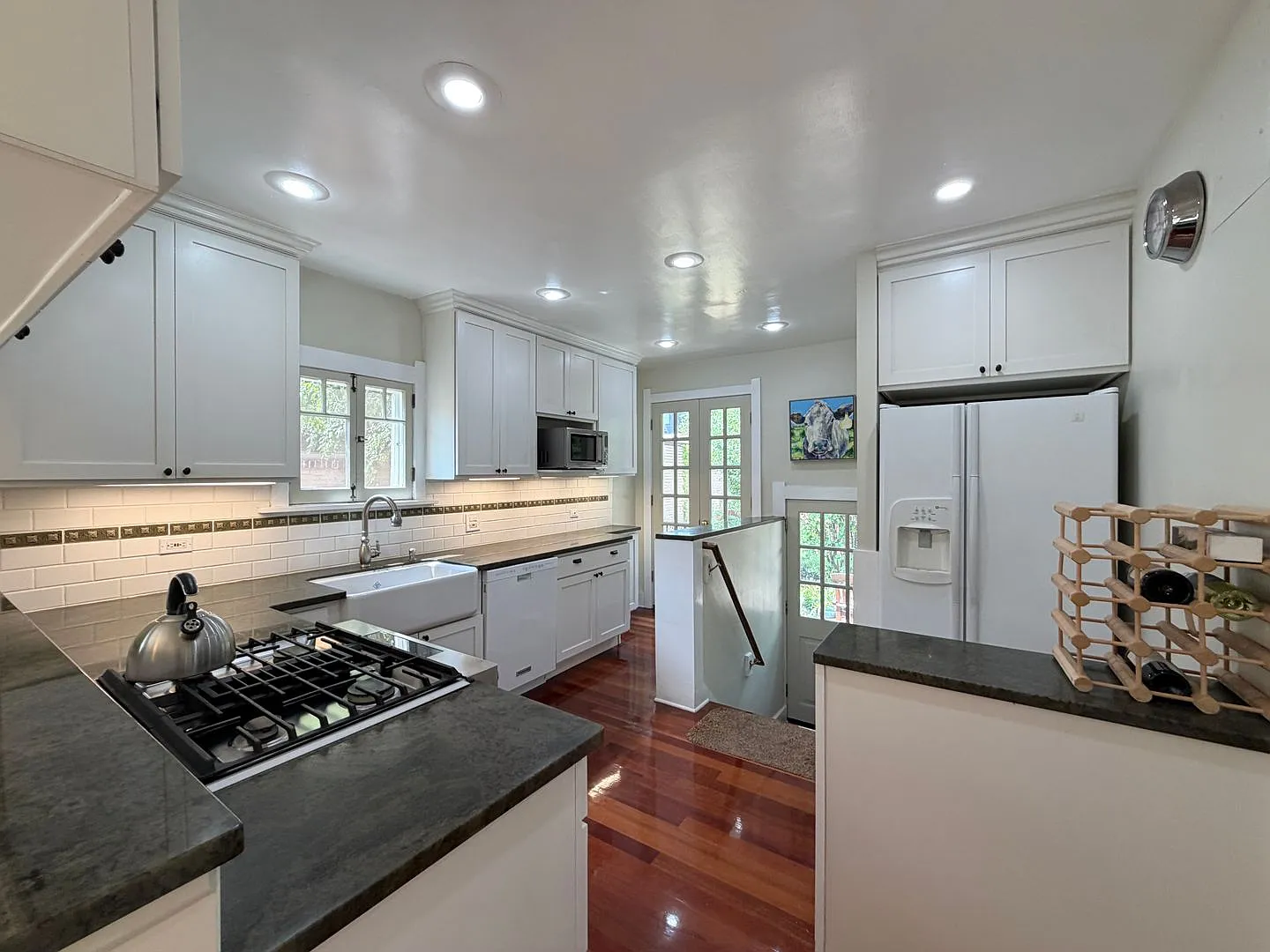 Luxe Congress Park Sanctuary: Modernized Historic Charm, Greenhouse & Garden Haven — Photo 2