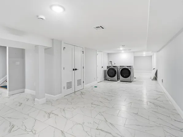 865 Summit Avenue image 29 of 38