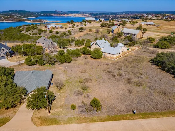 106 Cliffs Dr, Graford, TX 76449