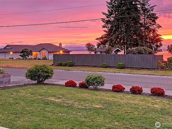 3rd image of 1612 Country Club Drive