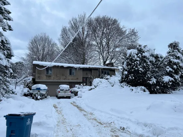 1149 Cadet Ln, Kalamazoo, MI 49009