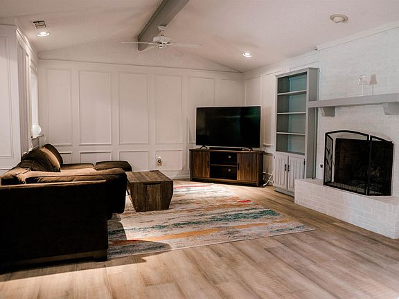 4th image of 4421 Prince Edward Dr