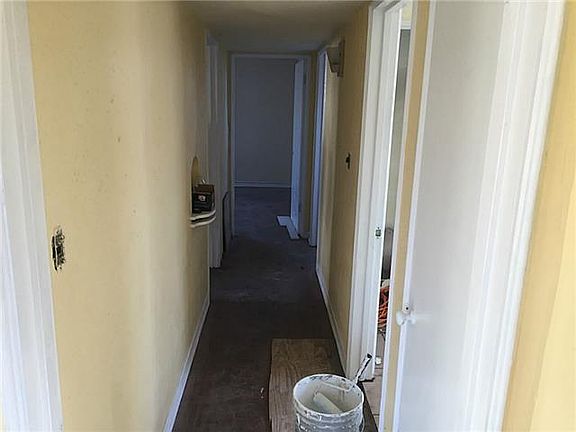5th image of 824 Raynolds St