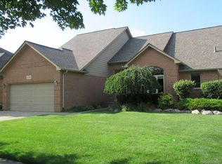 16285 White Water Dr, Macomb, MI 48042