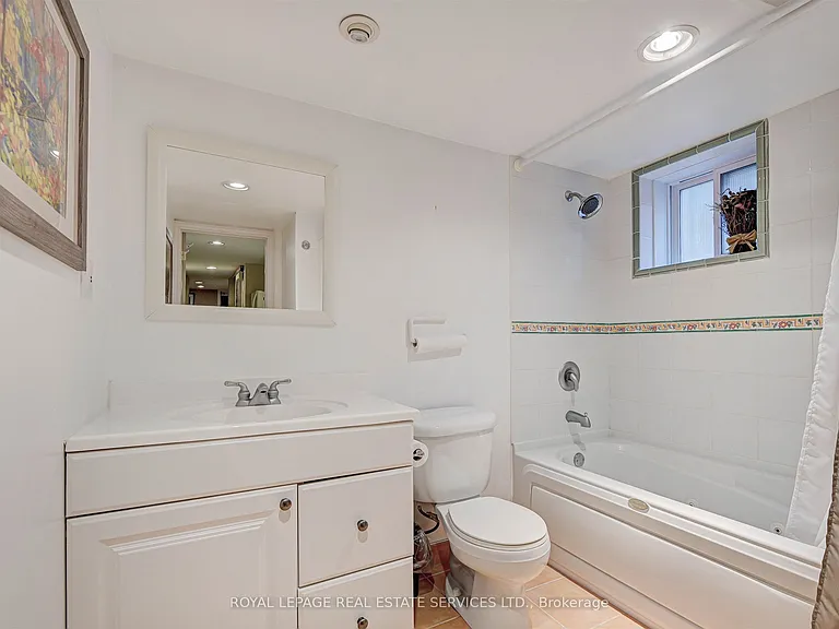 884 Royal York Rd — Photo 24