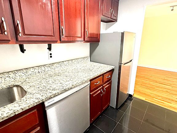 5th image of 240 E 90th St APT 4A