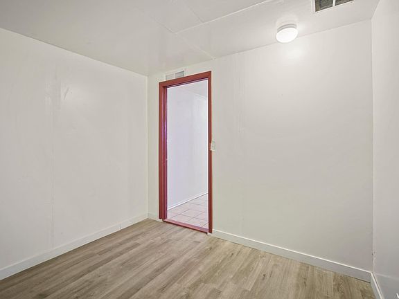 5th image of 148 W Gillespie Ave