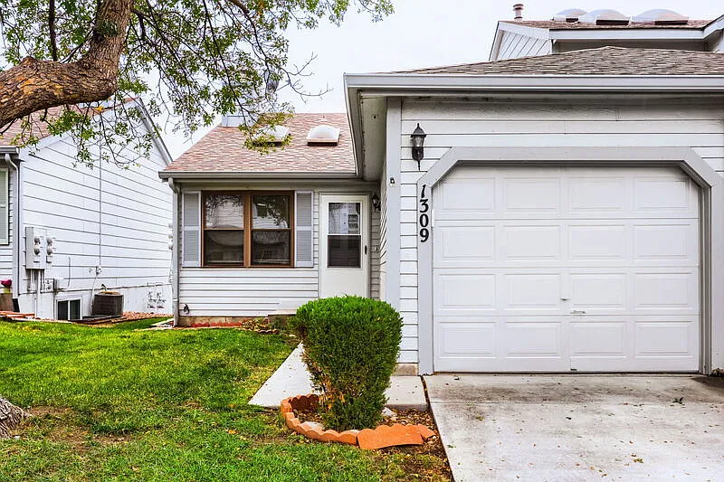 1309 Firefly Cir