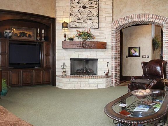4th image of 9001 Alcove Ave