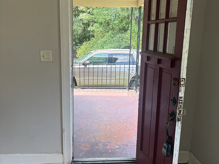 908 Hamilton Ct — Photo 5