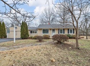 206 Lark Hill Ln, Ballwin, MO 63021