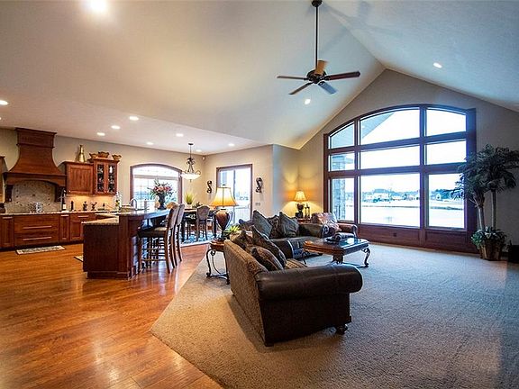 4th image of 4160 Fox Meadow Dr