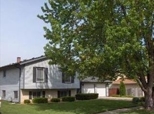 305 Augusta Dr, McHenry, IL 60050