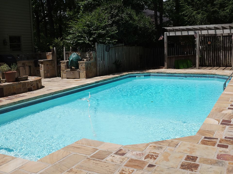 Gorgeous In Ground Pool with Patio & Outdoor Kitchen