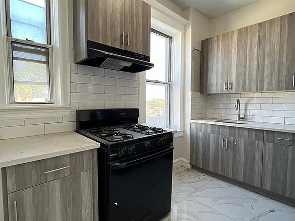 2nd image of 191 Roseville Ave #7A