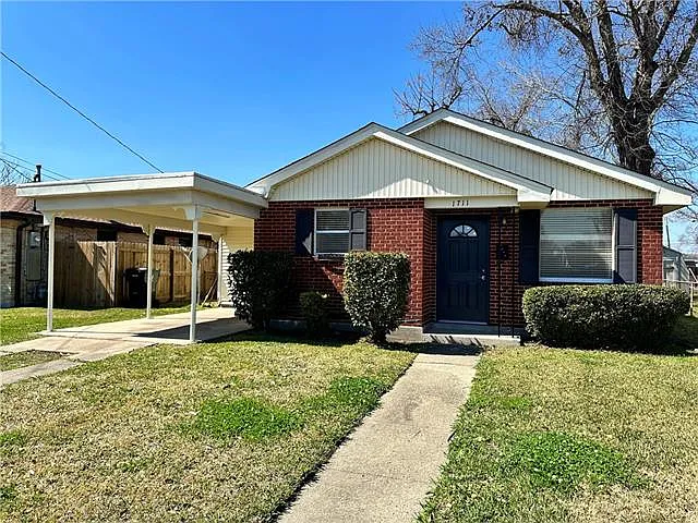 2 bed, 1.0 bath, 1097 sqft, $1,500 — Photo 2