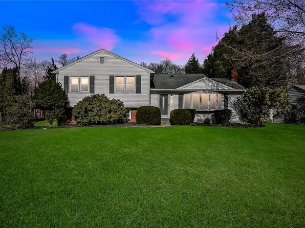 20 Greenvale Farms Road, Poughkeepsie, NY 12603