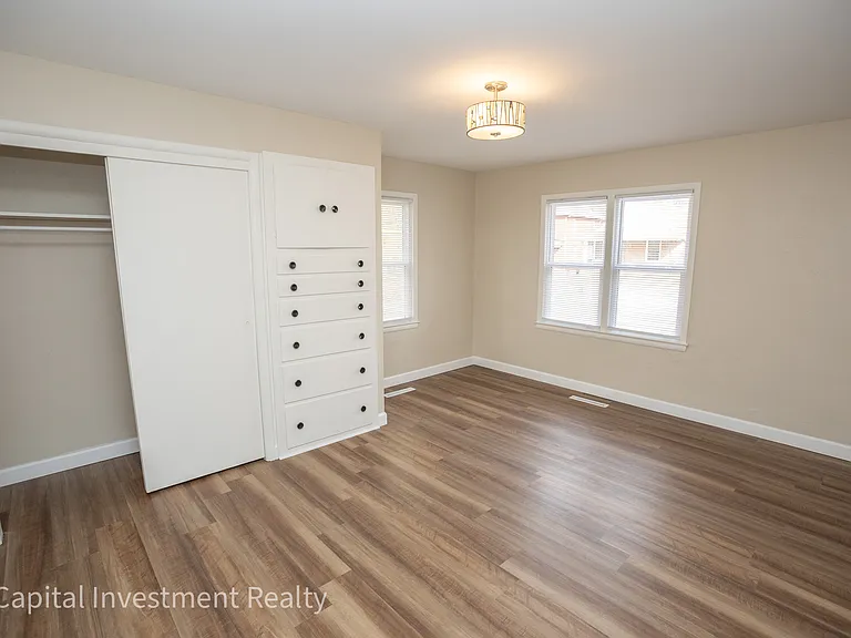 1120 E McCarty St — Photo 6