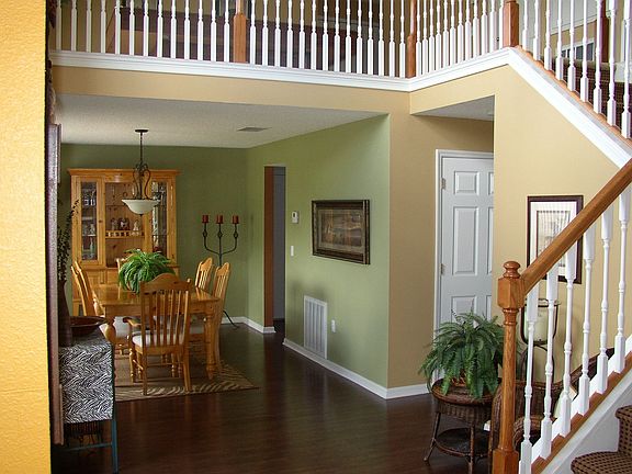 foyer/ dining rm