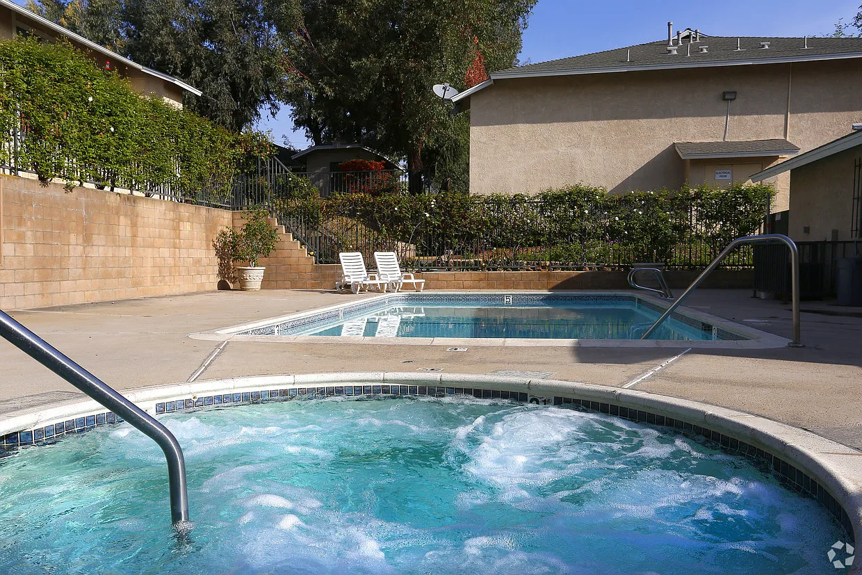 Ironwood Villas Apartments — Photo 3