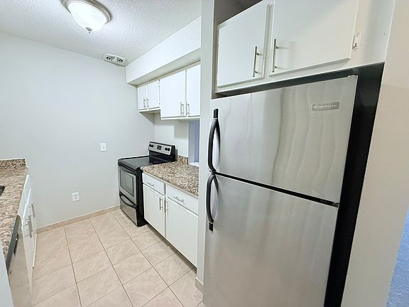 5th image of 25 Stanley St APT B8