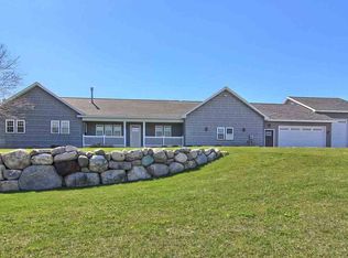 2521 N Evergreen Valley Dr, Suttons Bay, MI 49682