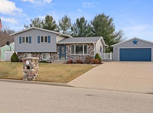 610 Alpine Ln, Holmen, WI 54636
