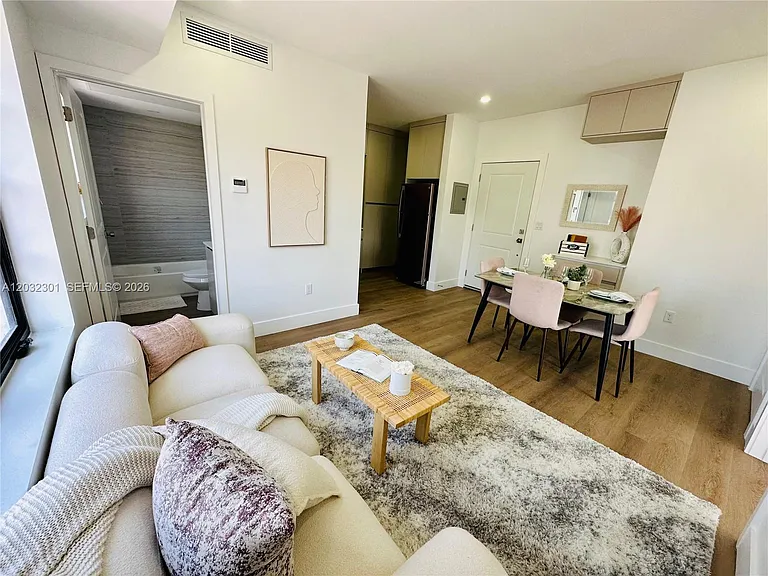 1619 Jefferson Ave #201 — Photo 3