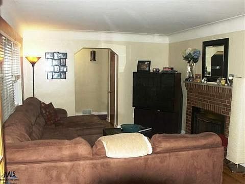 5th image of 220 N Minerva Ave