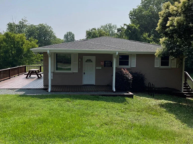 410 Lloyd St — Photo 1